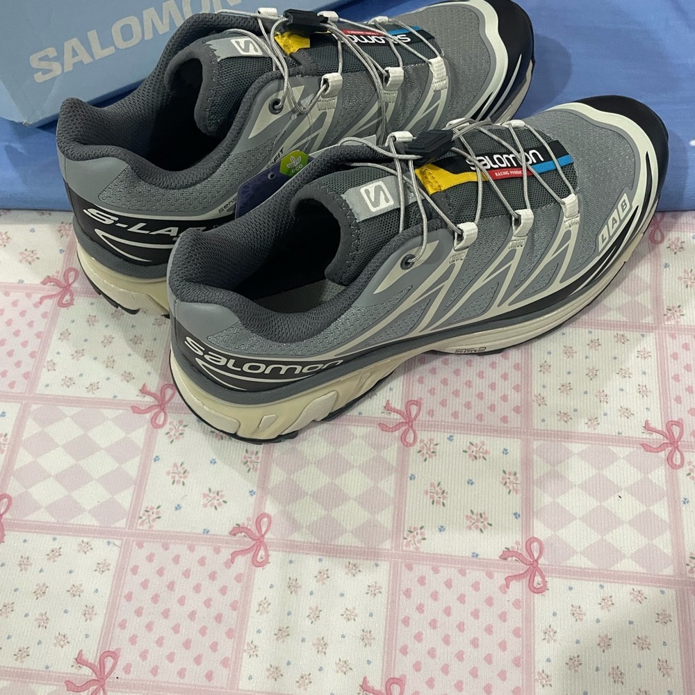 Salomon Grey and Cream Trail Running Shoes with Fastlace - Picture 4 of 9